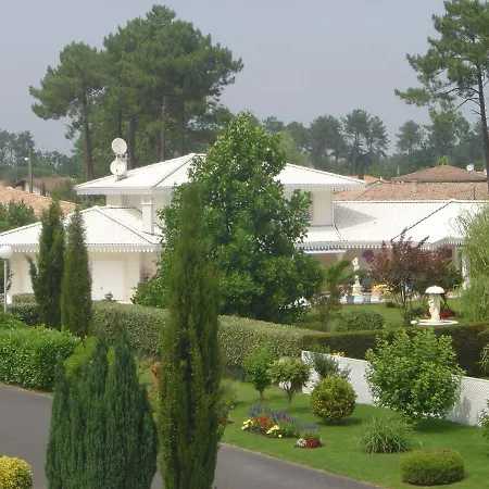 La Maison Blanche Bed & Breakfast *